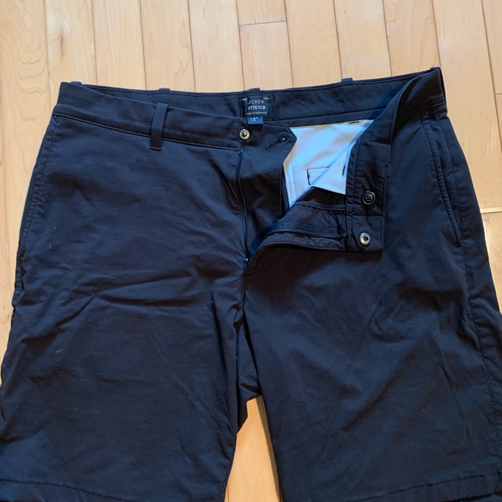 JCrew Men’s Tech chino shorts 33